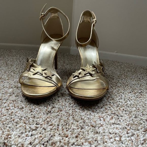 Michael Kors  Pale Gold Star Applique metallic leather Heels Size 9 NWOT - Picture 10 of 10